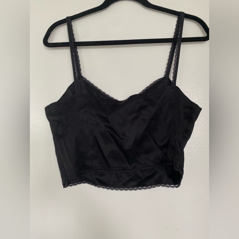 🛍️ZARA LACE TRIM CROP TOP